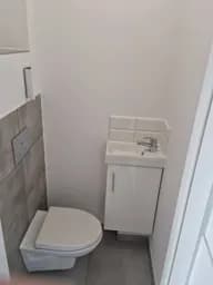 Mala toaleta z wc